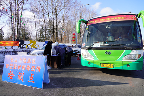 我是黨員我?guī)ь^，一線防控共擔(dān)當(dāng)