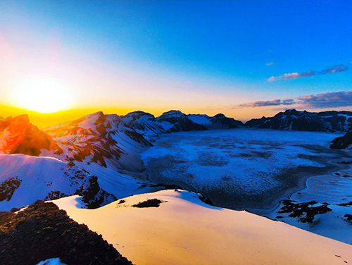 景區(qū)運營部下達“道路清雪令”全力清雪保暢通