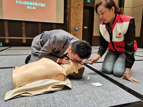 “護(hù)航長(zhǎng)白山旅游服務(wù),獻(xiàn)禮建黨百年”救護(hù)培訓(xùn)活動(dòng)