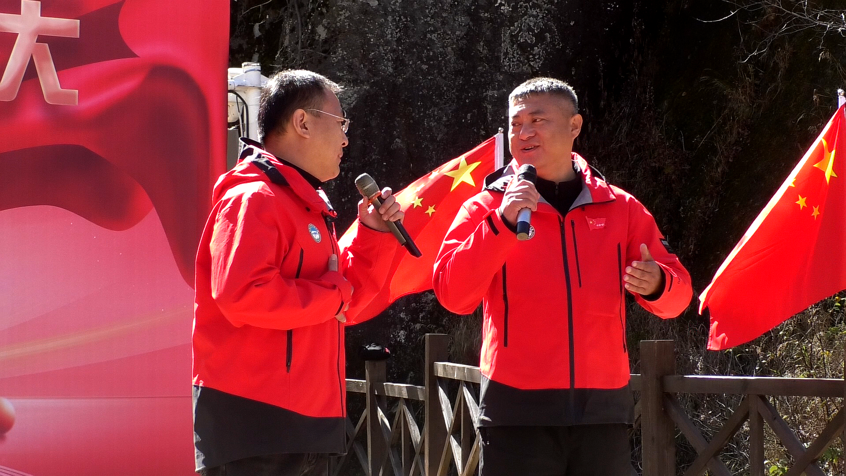 長白山北景區(qū)運(yùn)營黨支部聯(lián)合天池黨支部舉辦“盛世華誕 喜迎國慶”主題黨日活動(dòng)